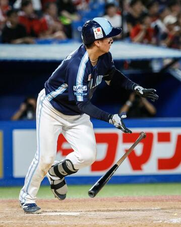 　５回、北村恵が左越えに本塁打を放つ