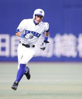 　７回、松井稼頭央氏の適時二塁打で一塁から三塁に向かうＫＯＢＥ　ＣＨＩＢＥＮ・イチロー氏（撮影・中田匡峻）