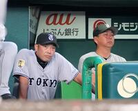 　２回、リチャードが併殺に倒れ、厳しい表情の阿部監督