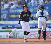 　２回、空振り三振に倒れた牧原大（撮影・開出牧）