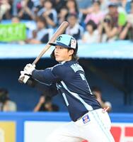 　２回、左前２点適時打を放った長岡（撮影・園田高夫）