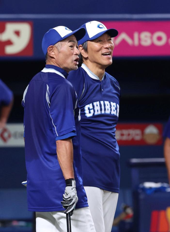 　談笑するＫＯＢＥ　ＣＨＩＢＥＮ・イチロー氏（左）と松井秀喜氏（撮影・中田匡峻）