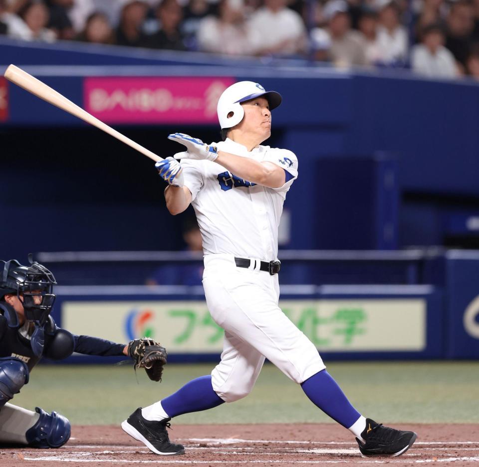 　３回、右越えに先制３ランを放つＫＯＢＥ　ＣＨＩＢＥＮ・松井秀喜氏（撮影・中田匡峻）