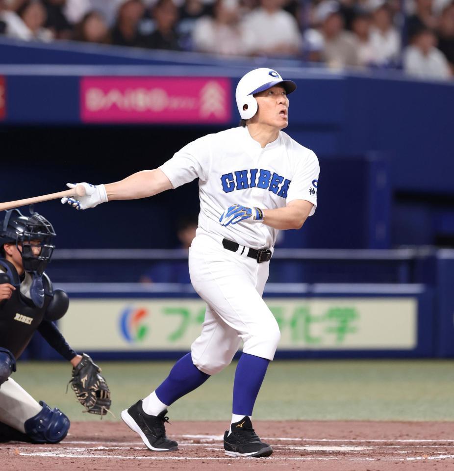 　３回、右越えに先制３ランを放つＫＯＢＥ　ＣＨＩＢＥＮ・松井秀喜氏（撮影・中田匡峻）