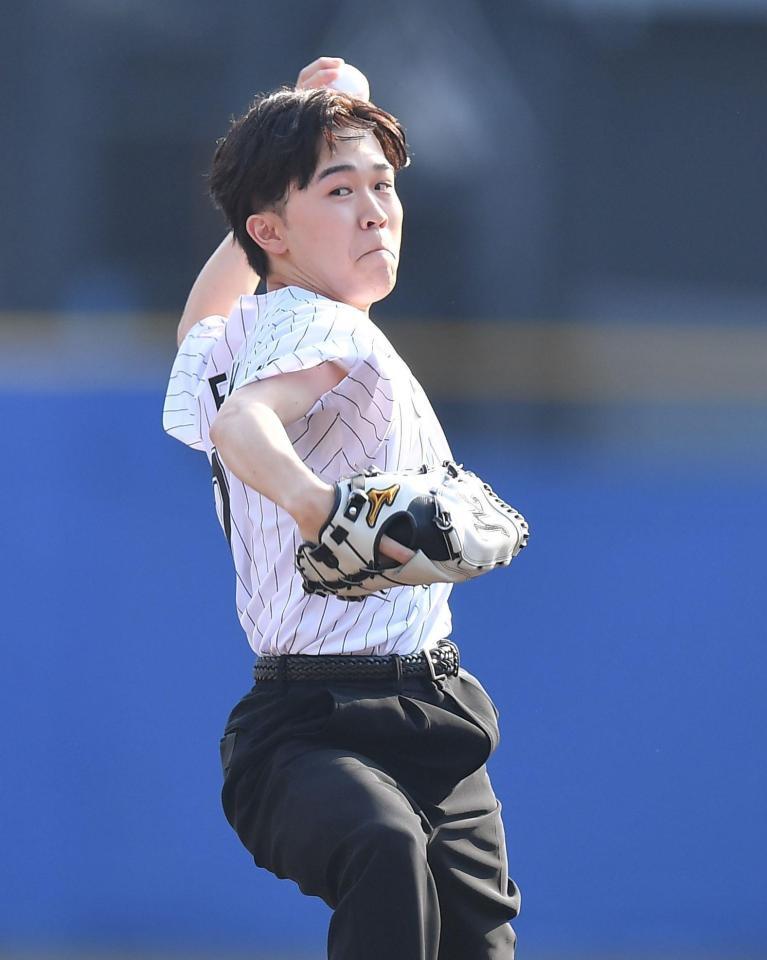 　始球式を務める鈴木福（撮影・開出牧）