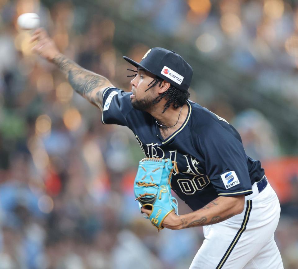 　西武打線を相手に力投するエスピノーザ（撮影・西岡正）