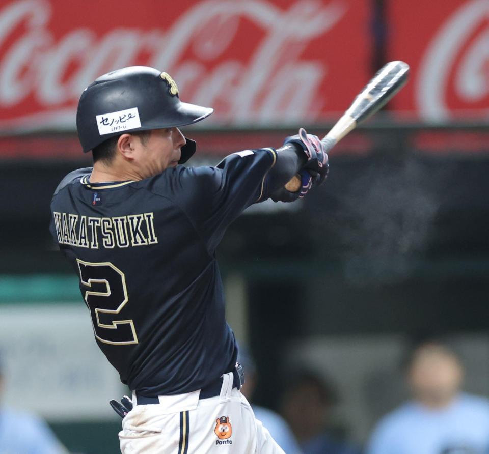 　２回、若月の打球を渡部聖が落球し、オリックスが先制する（撮影・西岡正）