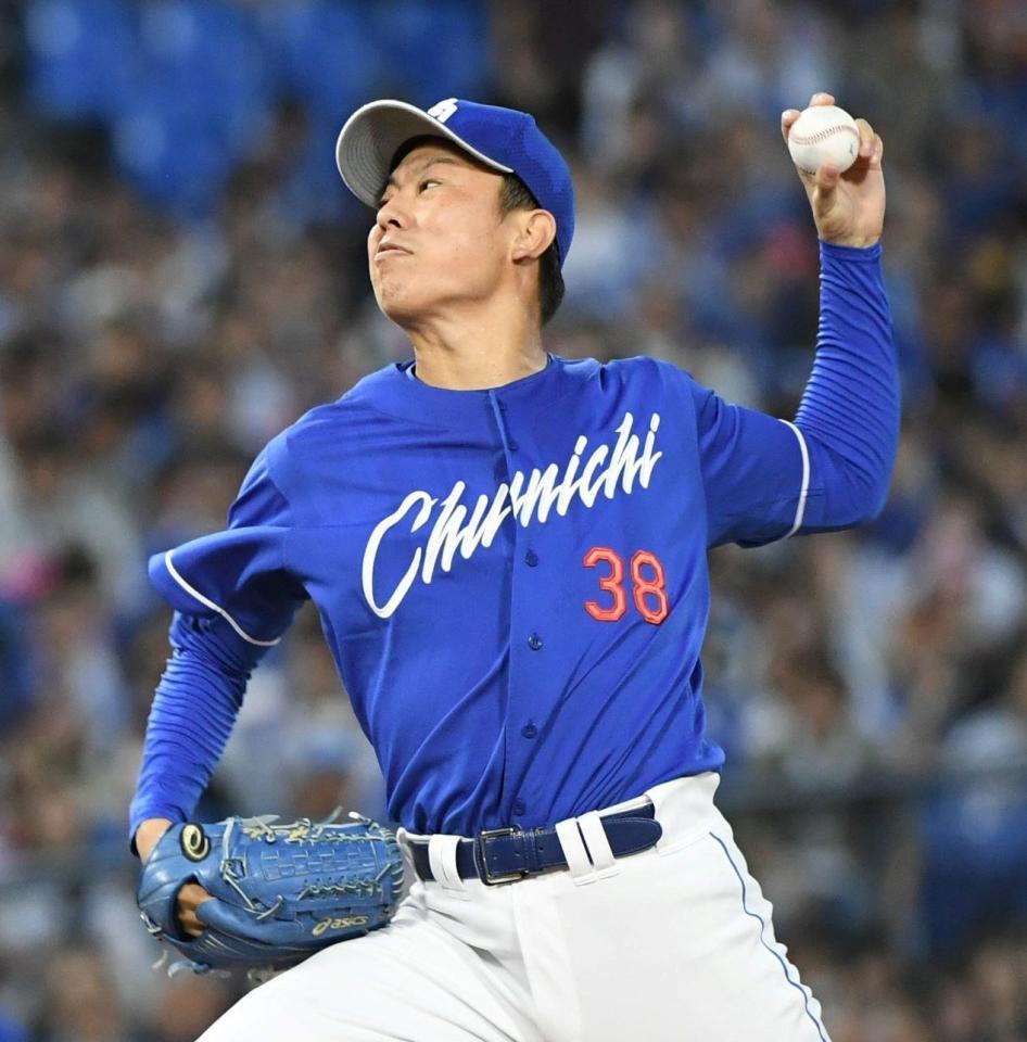 　藤浪と投げ合う松葉（撮影・佐藤厚）