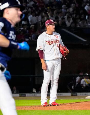 ６回、ネビン（手前）に本塁打を浴びた宋家豪