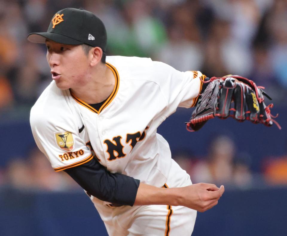 粘りのピッチングを見せる戸郷（撮影・坂部計介）