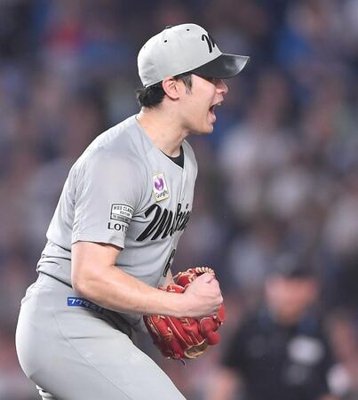 　９回、代打・郡司を空振り三振に仕留め雄たけびを上げる種市（撮影・開出牧）