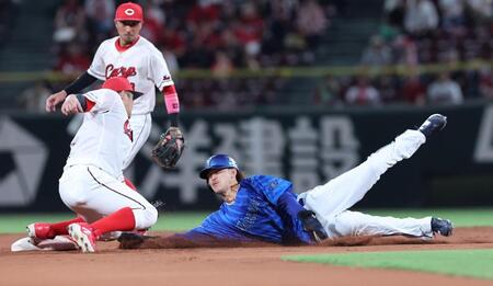 　９回、けん制で誘い出され、二塁でタッチアウトになる三森（撮影・市尻達拡）