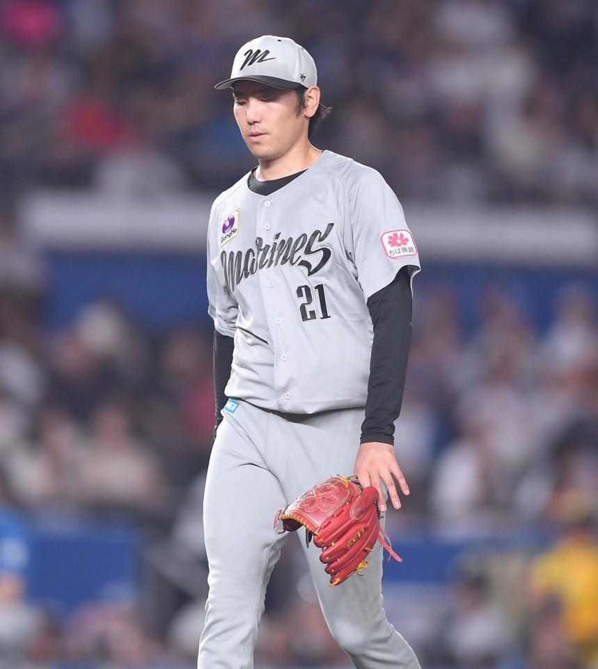 ６回、レイエスに右前打を打たれ降板した先発・石川柊（撮影・開出牧）