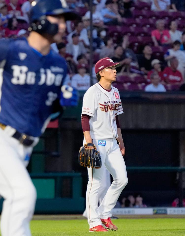 　１回、山村（手前）に３ランを浴びた早川