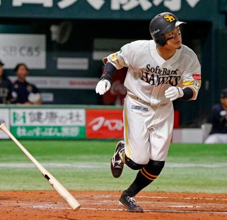 　７回、牧原大が右越えに本塁打を放つ