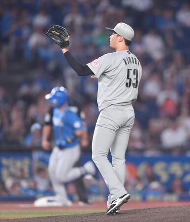 　２回、郡司（後方）に先制の左越えソロを打たれた先発・木村（撮影・開出牧）