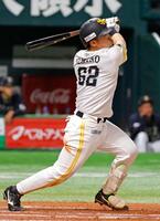 　６回、海野が右中間に２点三塁打を放つ