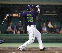　８回、オスナが左越えに２ランを放つ