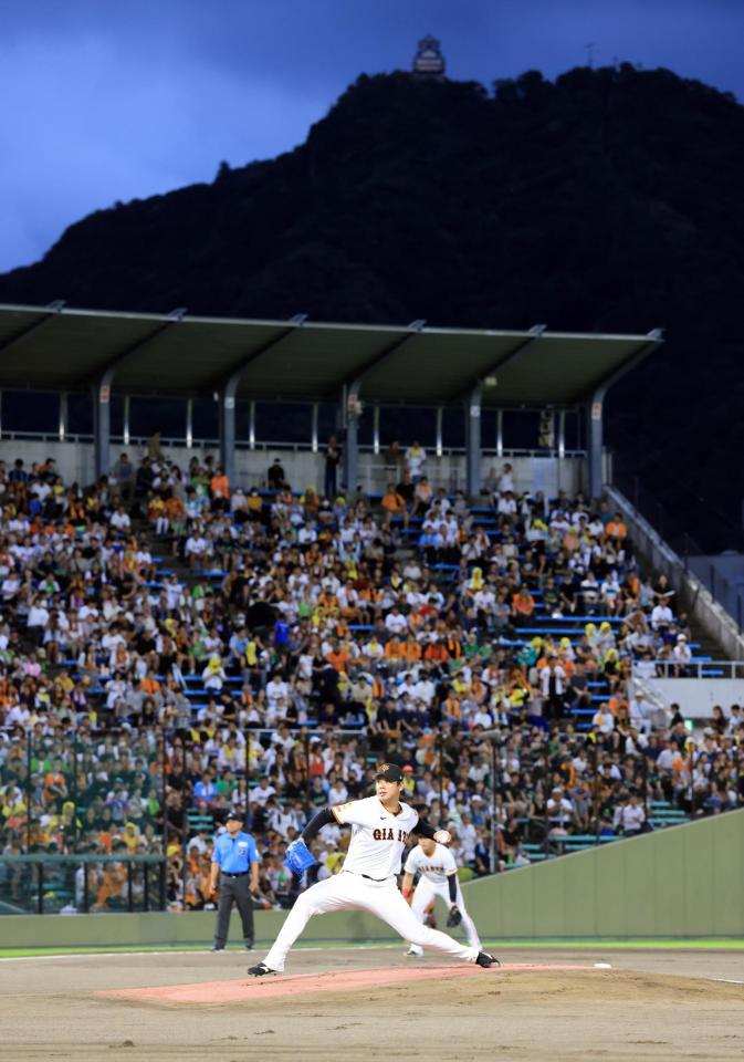 　ヤクルト戦に先発した又木。後方は岐阜城