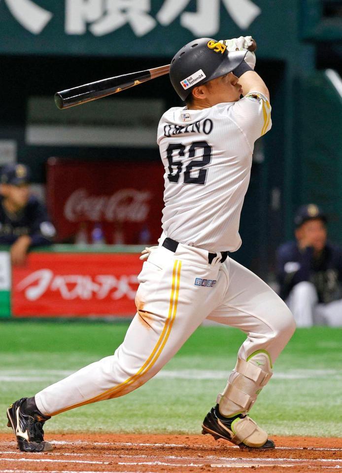 　６回、海野が右中間に２点三塁打を放つ