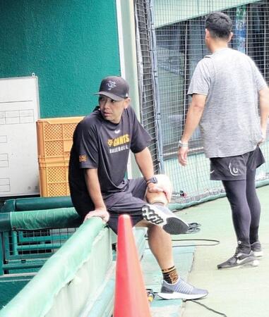 　球場に姿を見せた阿部監督