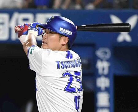 ６回、筒香は左越えに１５号同点ソロを放つ（撮影・佐藤厚）