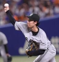 力投する先発の山崎