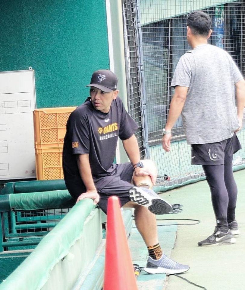 　球場に姿を見せた阿部監督