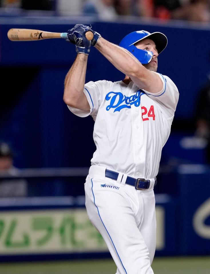 ５回、ボスラーが右越えに先制本塁打を放つ