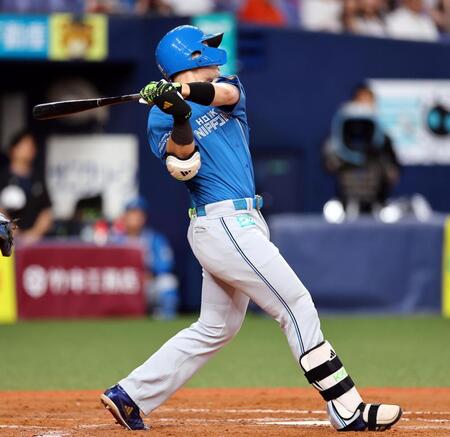 ８回、空振り三振に倒れる清宮幸（撮影・山口登）