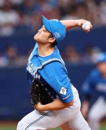 　６回、力投する斎藤（撮影・山口登）