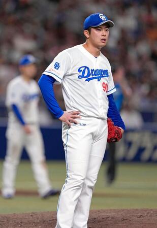 　９回、巨人に勝ち越しを許し、ぼうぜんとする松山