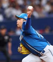 　先発し力投する加藤貴（撮影・山口登）