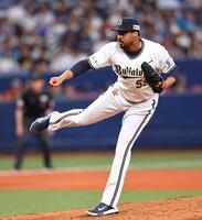 　８回、力投するペルドモ（撮影・山口登）