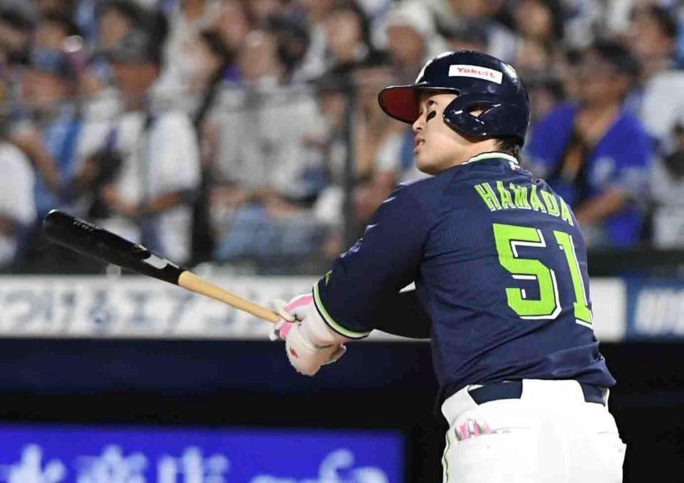 　６回、浜田は左越えに２号先制ソロを放つ（撮影・佐藤厚）