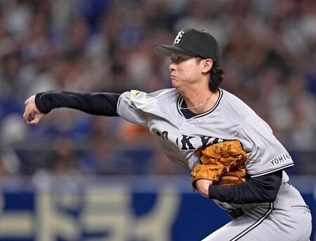 　８回に登板し、移籍後初勝利を挙げた田中瑛