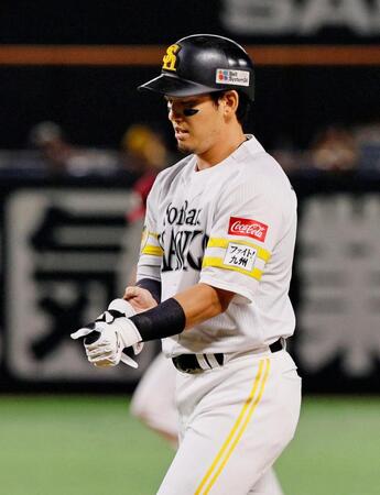 　１回、１死満塁の好機で二ゴロ併殺に倒れた栗原