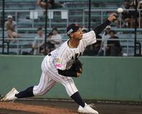 　先発した沖縄尚学・末吉良丞