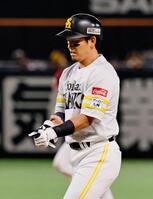 　１回、１死満塁の好機で二ゴロ併殺に倒れた栗原