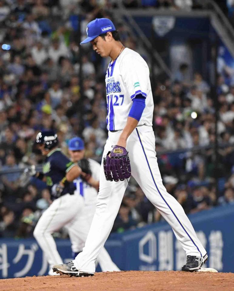 　２回、オスナに先制ソロを打たれ、悔しがる藤浪（撮影・佐藤厚）