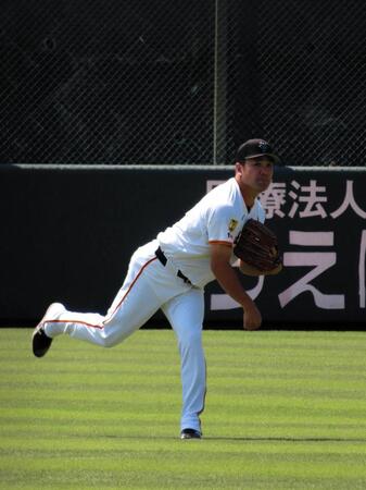　ジャイアンツ球場での投手練習でキャッチボールを行う田中将