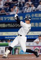 　１回、上田が中前に２点打を放つ