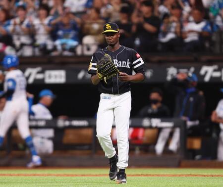 　３回、今川に適時二塁打を許すモイネロ（撮影・中島達哉）