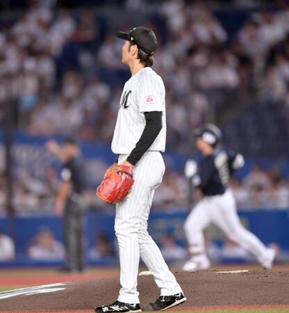 　２回、西野（後方）に先制の右越え２ランを打たれた石川柊（撮影・開出牧）