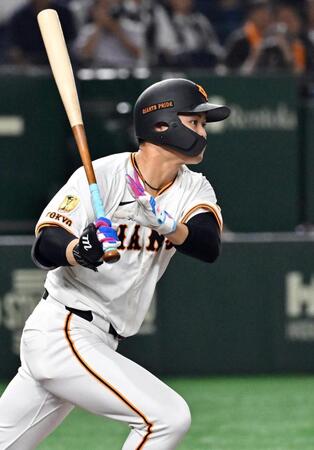 　１回、中山が右前に勝ち越し打を放つ