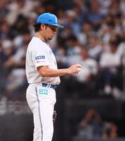　２回、海野に先制打を許し、肩を落とす伊藤（撮影・中島達哉）
