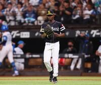 　３回、今川に適時二塁打を許すモイネロ（撮影・中島達哉）