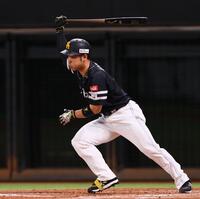 　５回、二ゴロに倒れる近藤（撮影・中島達哉）