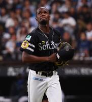 　６回途中で降板するモイネロ（撮影・中島達哉）