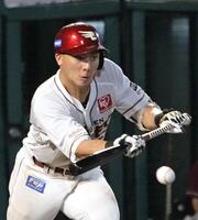 　２回、村林が一前へスクイズを決める